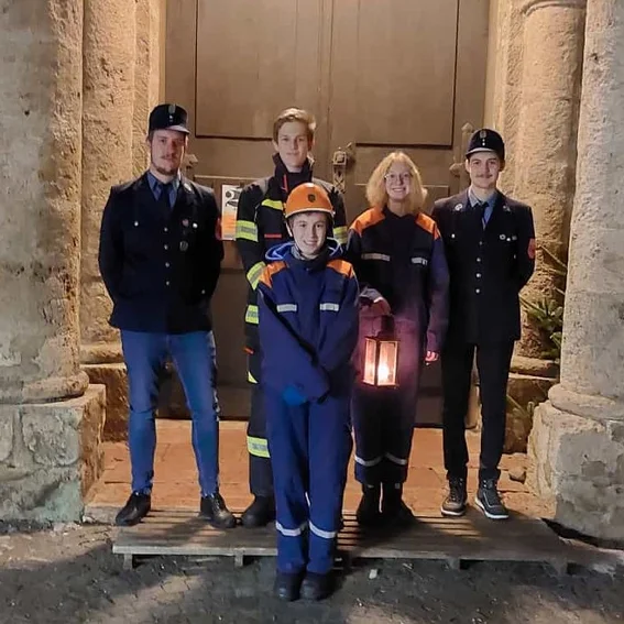 Friedenslicht Gruppe.jpg